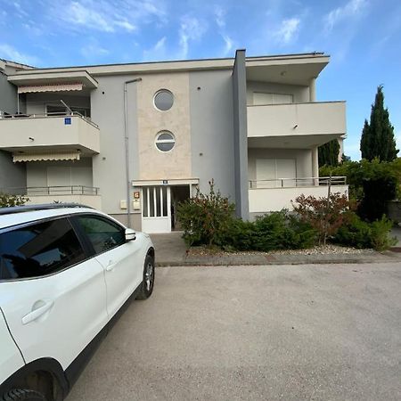 Apartman Lili Затон Екстериор снимка